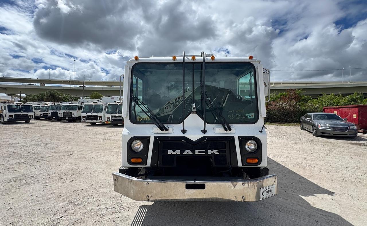 2014 Mack MRU613 25 Yard Heil Rear Loader Garbage Truck
