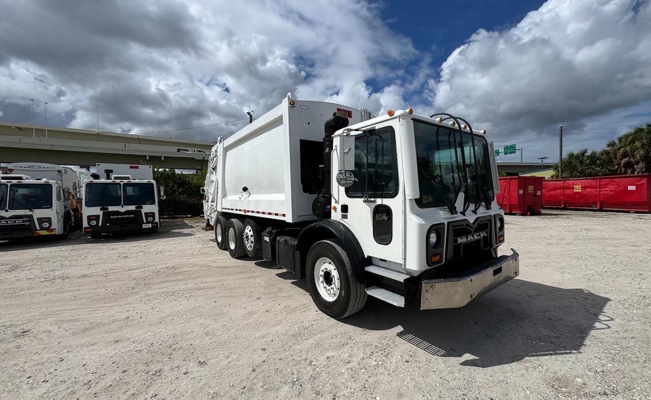 2014 Mack MRU613 25 Yard Heil Rear Loader Garbage Truck