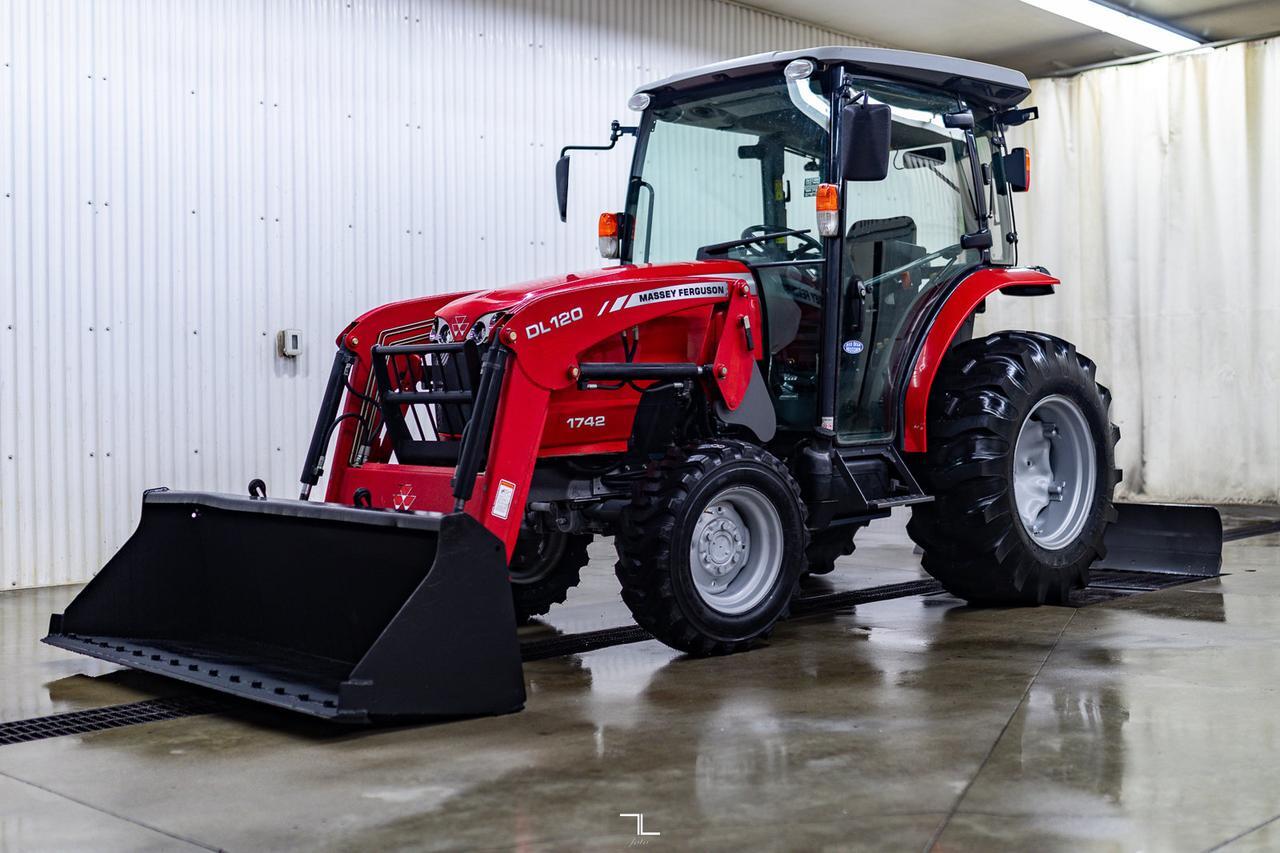 2014 Massey Ferguson 1742 4x4 Tractor Cab/Loader Diesel Red Deer AB
