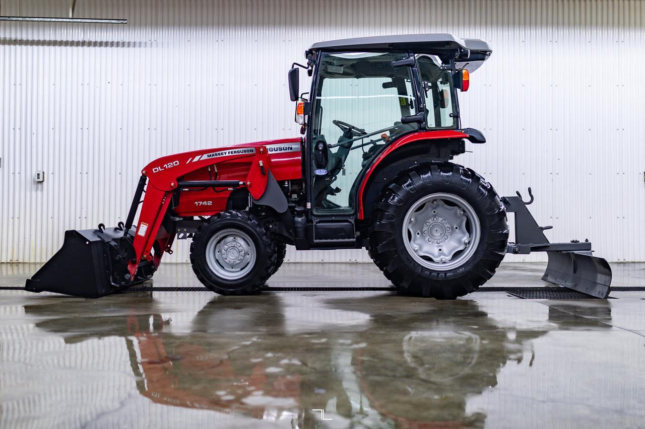 2014 Massey Ferguson 1742 4x4 Tractor Cab/Loader Diesel Red Deer AB