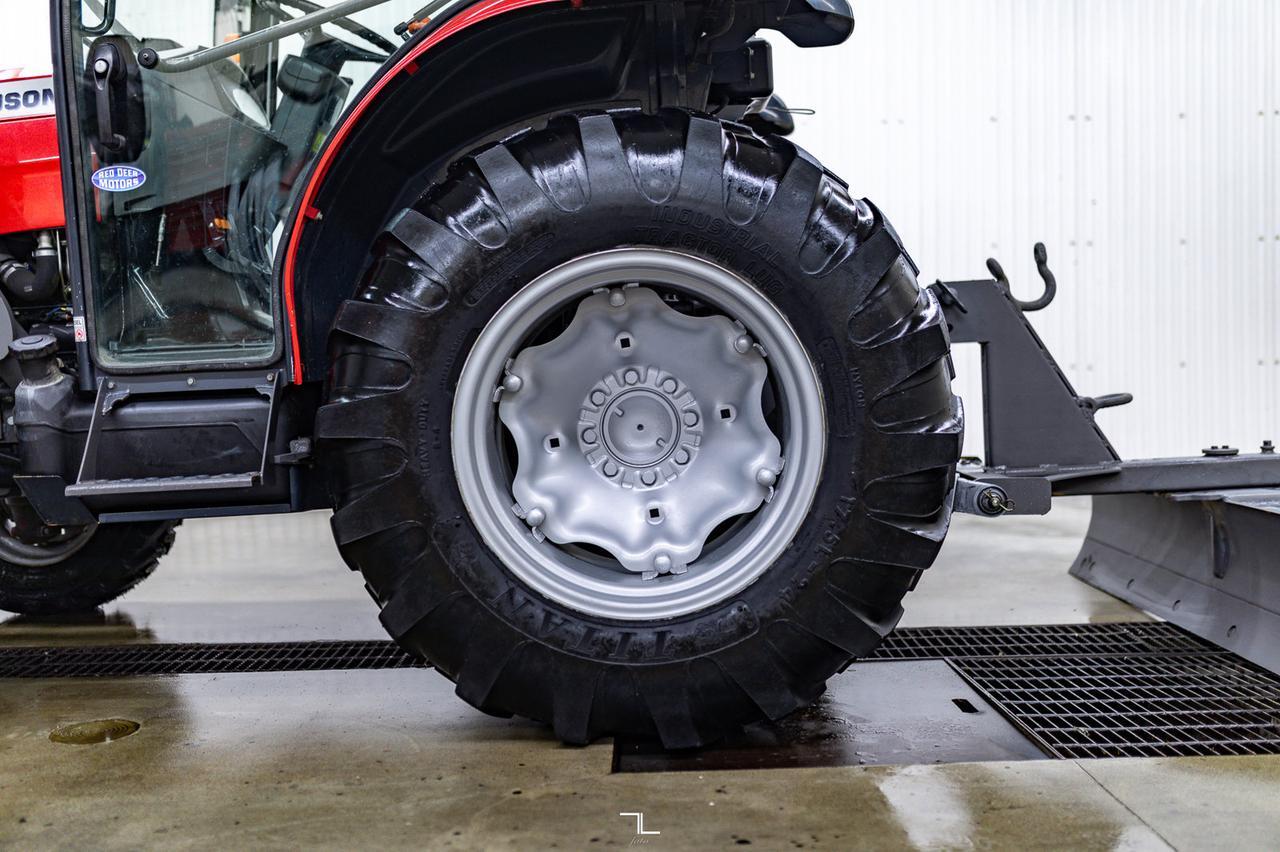 2014 Massey Ferguson 1742 4x4 Tractor Cab/Loader Diesel Red Deer AB