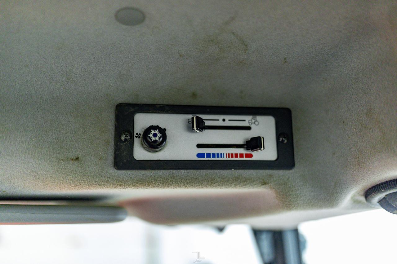 2014 Massey Ferguson 1742 4x4 Tractor Cab/Loader Diesel Red Deer AB