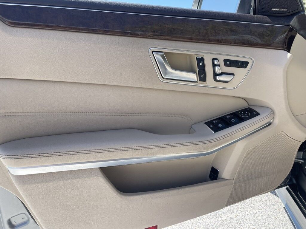 2014 Mercedes-Benz E-Class E 350 Sport~ACCIDENT AVOIDANCE SYSTEMS~APPROACH LIGHTS~BLIND SPOT WARNING~CHROME GRILLE~CRASH SENSORS~LEATHER SEATS~LUXURY PACKAGE~PARKING SENSORS~PREMIUM SOUND SYSTEM~VIDEO SYSTEM Sarasota FL