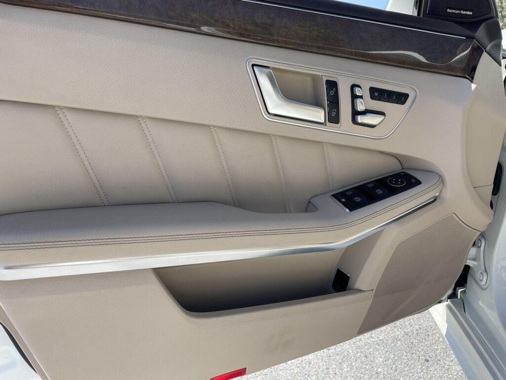 2014 Mercedes-Benz E-Class E 550 SPORT~CLEAN CARFAX~SUNROOF~NAVIGATION~ONELINE FINANCE AND SHIPPING AVAILABLE!!!!! Sarasota FL