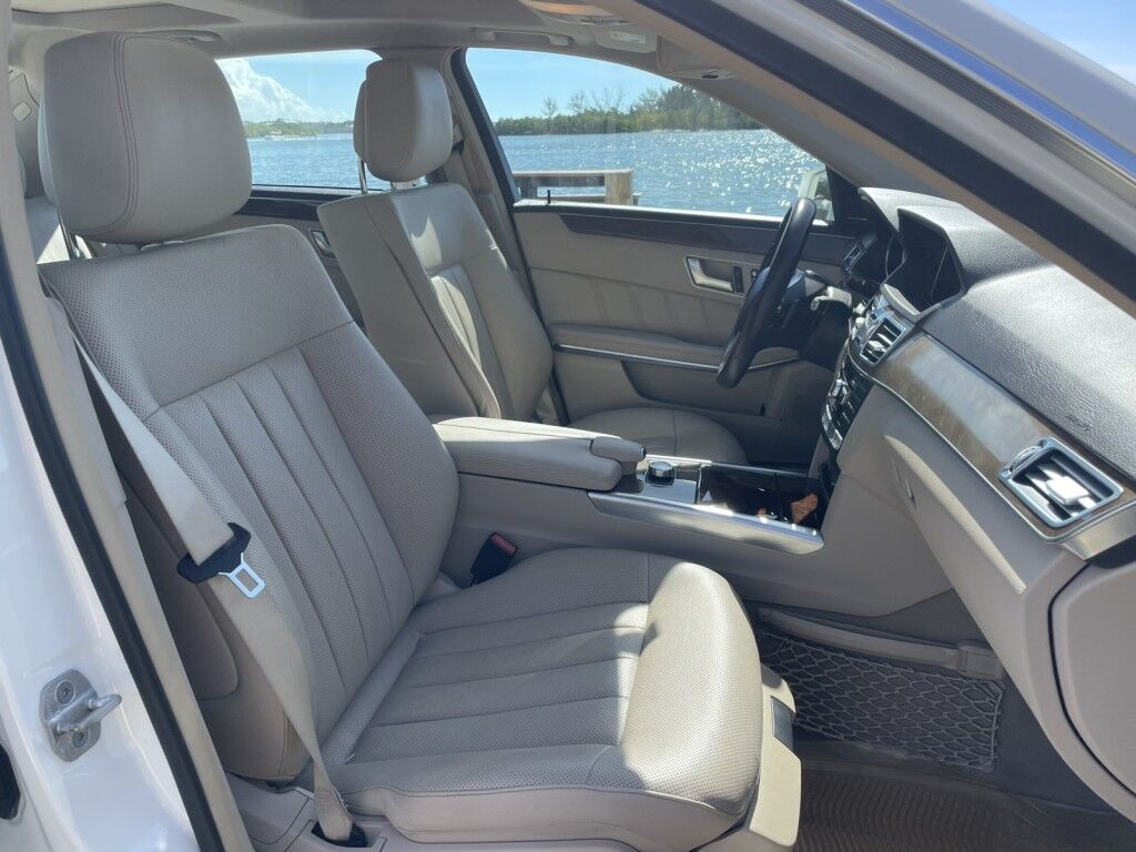 2014 Mercedes-Benz E-Class E 550 SPORT~CLEAN CARFAX~SUNROOF~NAVIGATION~ONELINE FINANCE AND SHIPPING AVAILABLE!!!!! Sarasota FL