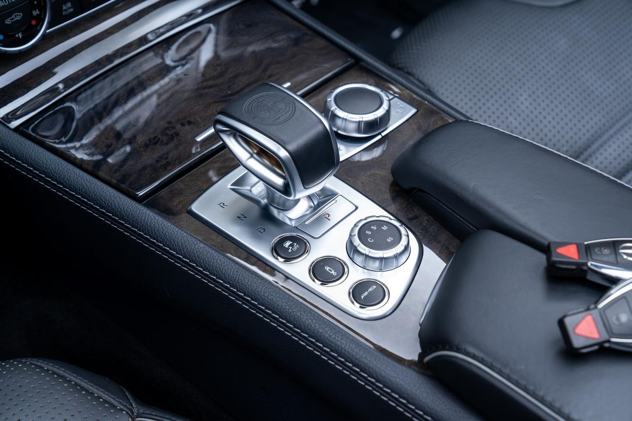 2014 Mercedes-Benz SL-Class SL 63 AMG&reg; AMG Performance Package / Carbon Ceramic Brakes Portland OR
