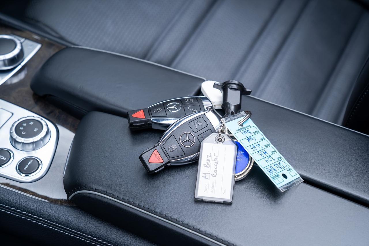 2014 Mercedes-Benz SL-Class SL 63 AMG&reg; AMG Performance Package / Carbon Ceramic Brakes Portland OR