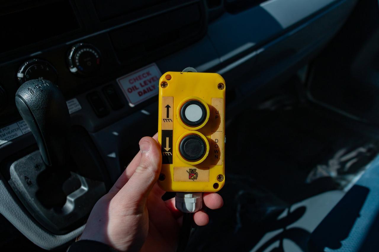 2014 Mitsubishi Fuso 4x4 FG Canter Box & Hoist Diesel Red Deer AB