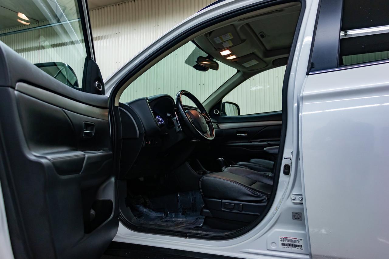 2014 Mitsubishi Outlander AWD GT Leather Roof Nav BCam Red Deer AB