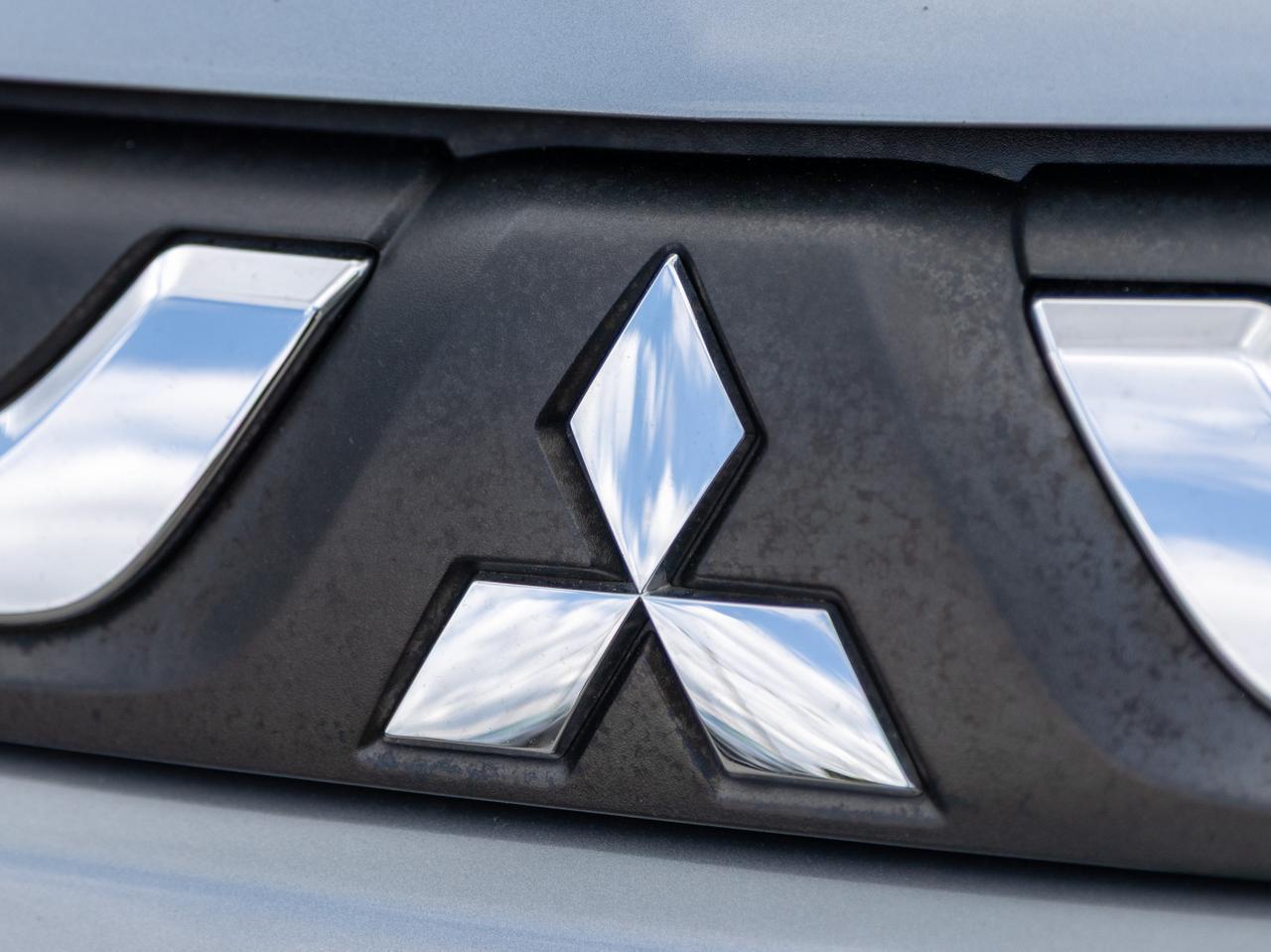2014 Mitsubishi Outlander ES 7-Passenger Cranberry PA