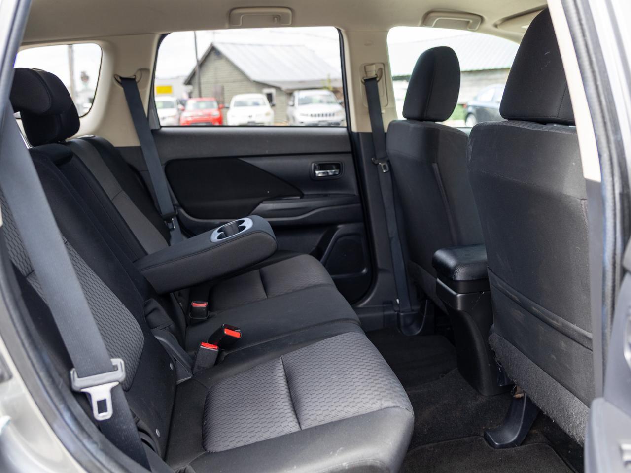 2014 Mitsubishi Outlander ES 7-Passenger Cranberry PA