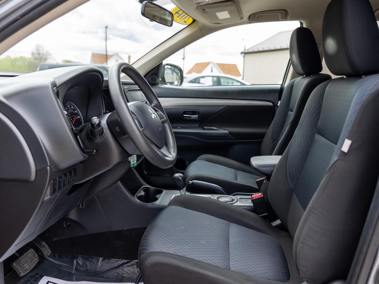 2014 Mitsubishi Outlander ES 7-Passenger Cranberry PA