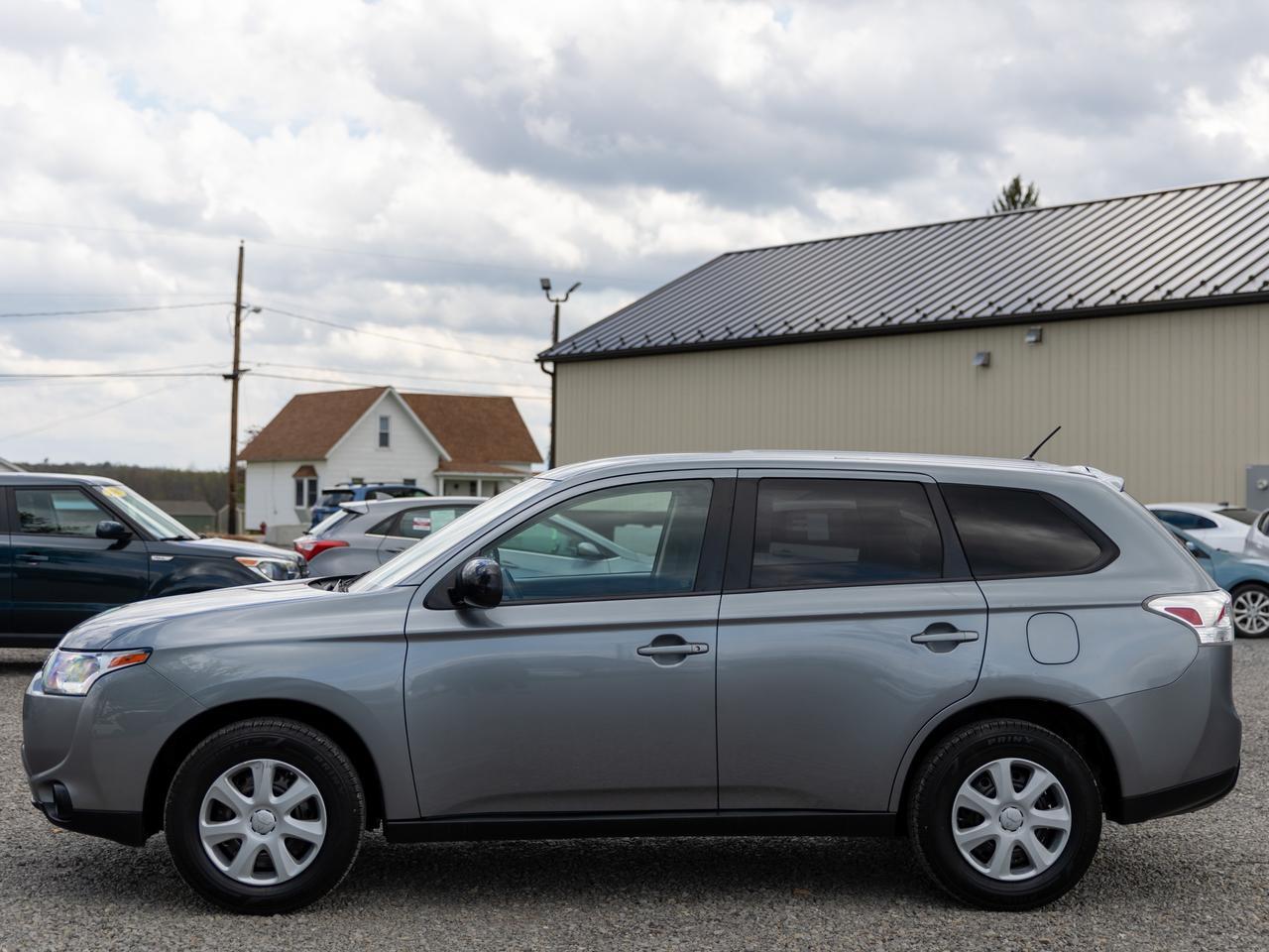 2014 Mitsubishi Outlander ES 7-Passenger Cranberry PA