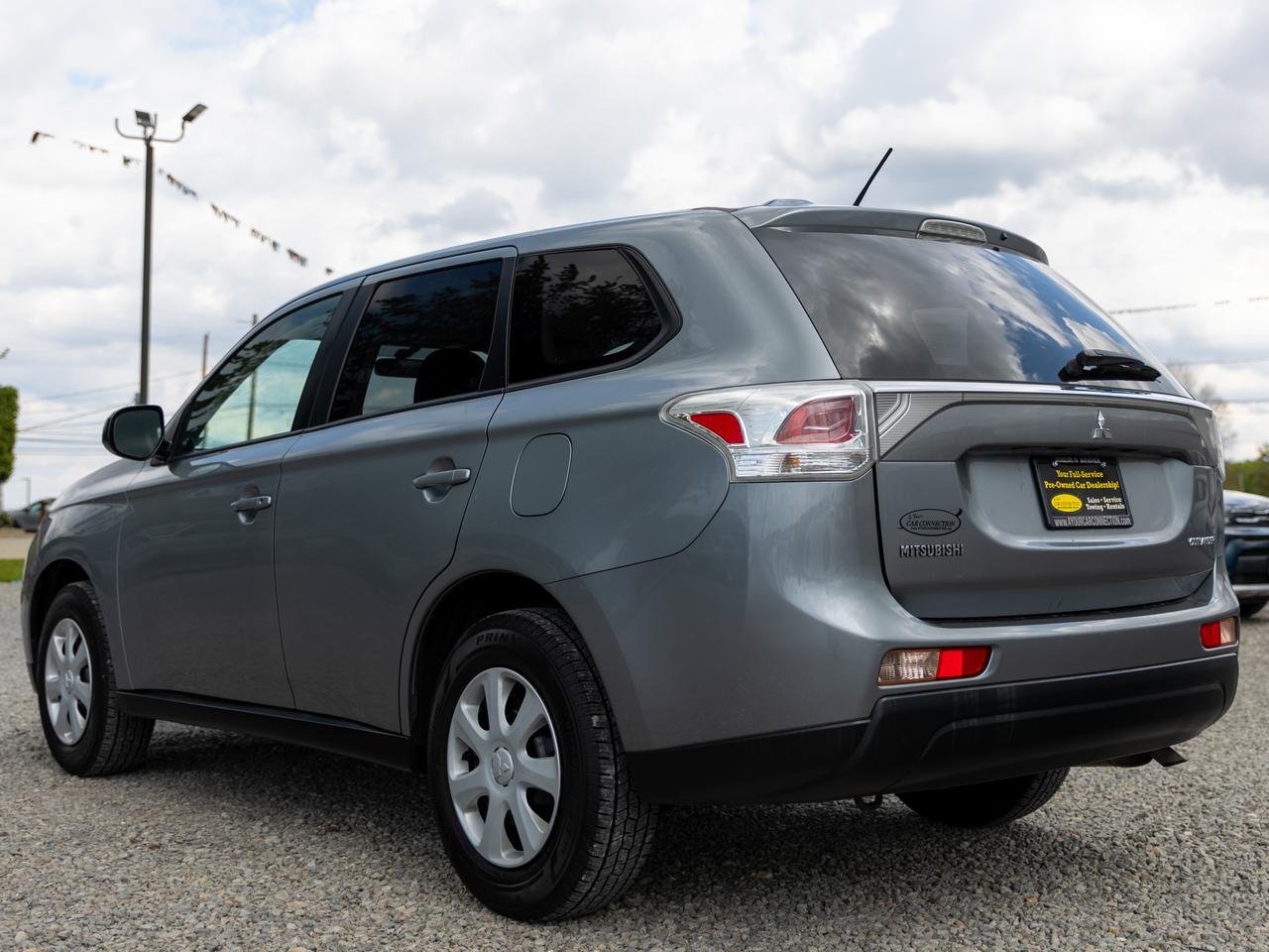 2014 Mitsubishi Outlander ES 7-Passenger Cranberry PA