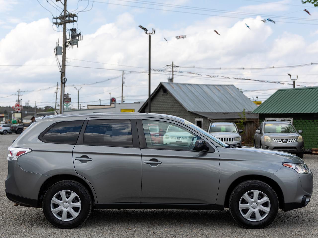 2014 Mitsubishi Outlander ES 7-Passenger Cranberry PA