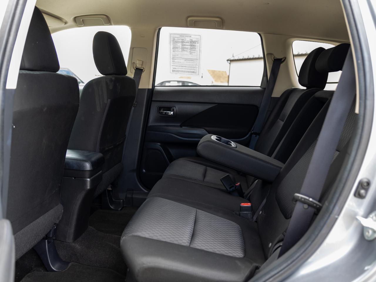 2014 Mitsubishi Outlander ES 7-Passenger Cranberry PA