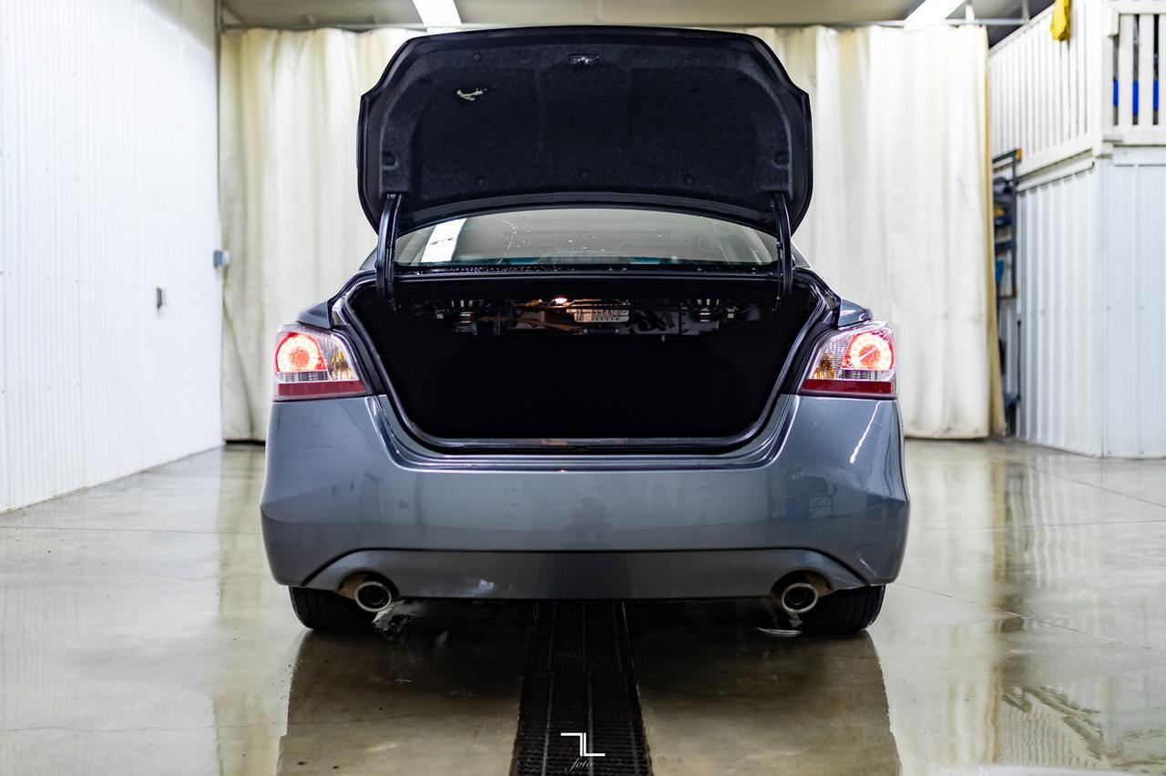 2014 Nissan Altima SL Leather Roof Nav BCam Red Deer AB