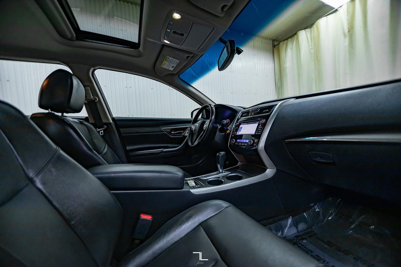 2014 Nissan Altima SL Leather Roof Nav BCam Red Deer AB