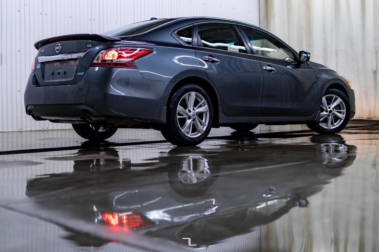 2014 Nissan Altima SL Leather Roof Nav BCam Red Deer AB