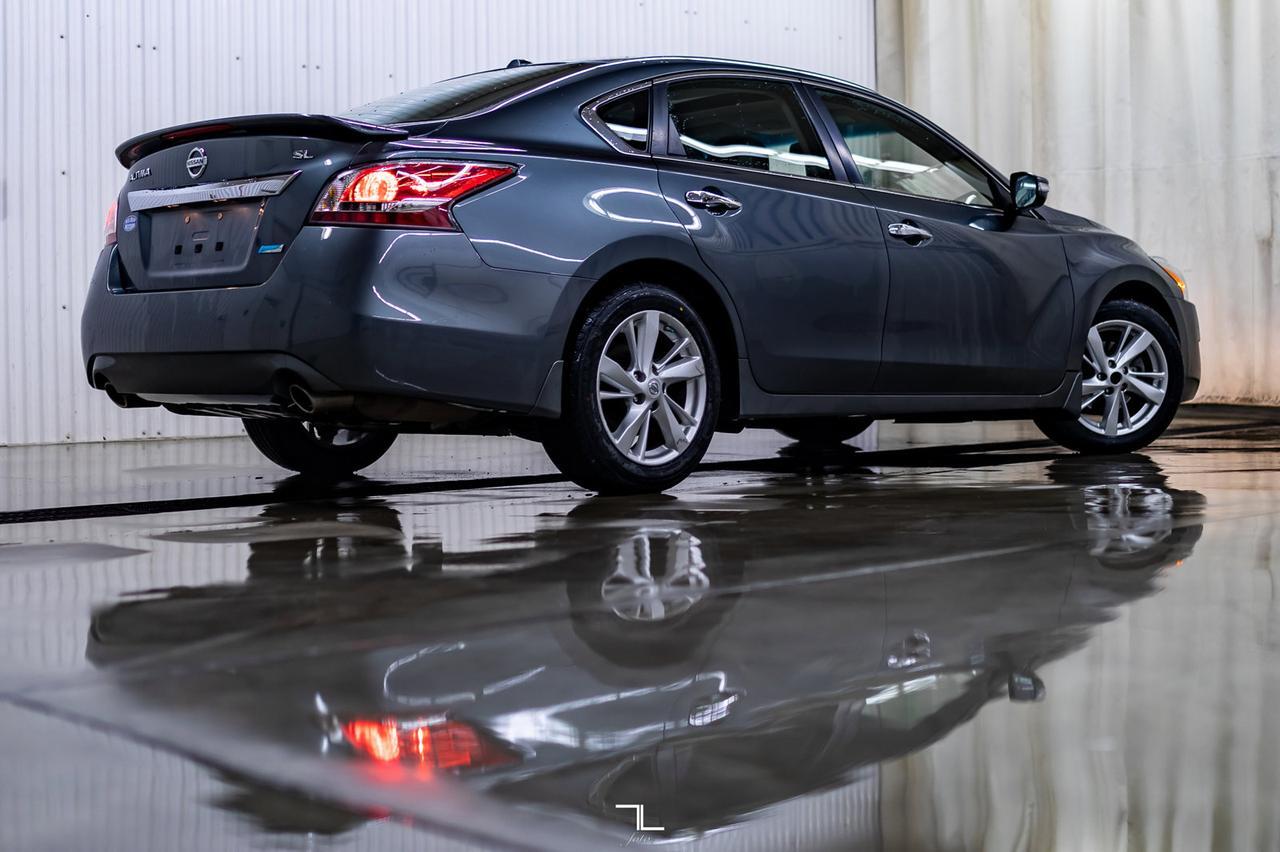 2014 Nissan Altima SL Leather Roof Nav BCam Red Deer AB