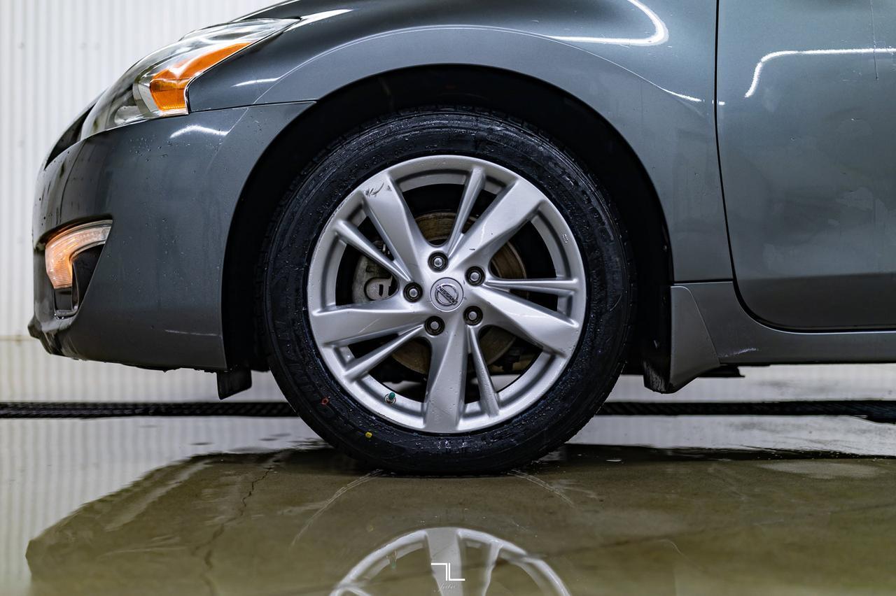 2014 Nissan Altima SL Leather Roof Nav BCam Red Deer AB