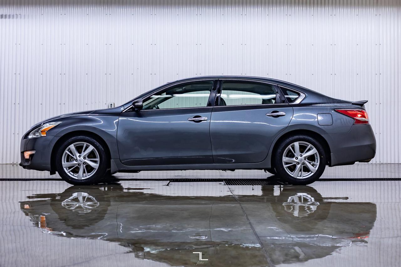 2014 Nissan Altima SL Leather Roof Nav BCam Red Deer AB