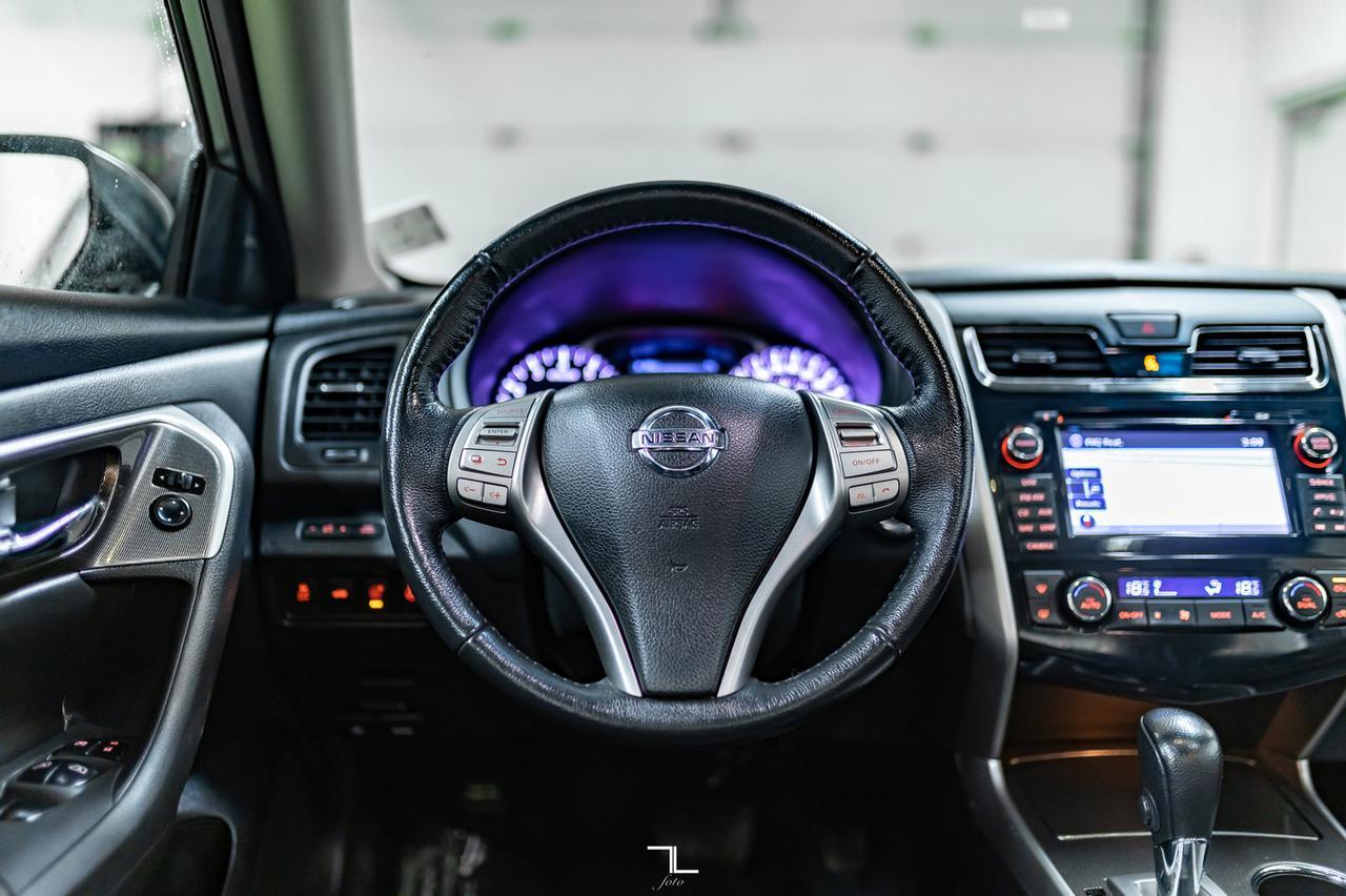 2014 Nissan Altima SL Leather Roof Nav BCam Red Deer AB