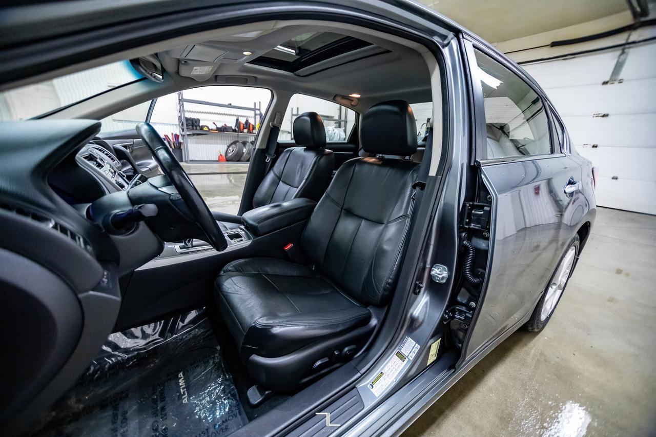 2014 Nissan Altima SL Leather Roof Nav BCam Red Deer AB
