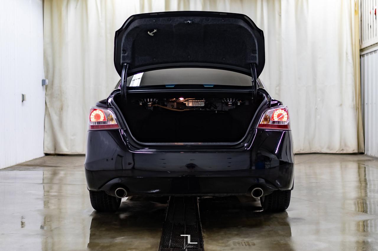 2014 Nissan Altima SL Leather Roof Nav BCam Red Deer AB