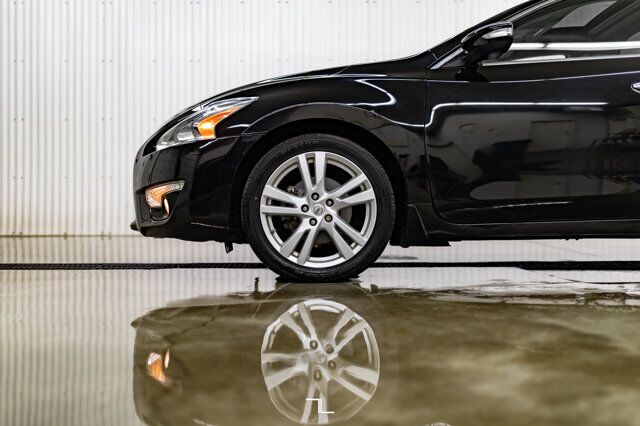 2014 Nissan Altima SL Leather Roof Nav BCam Red Deer AB