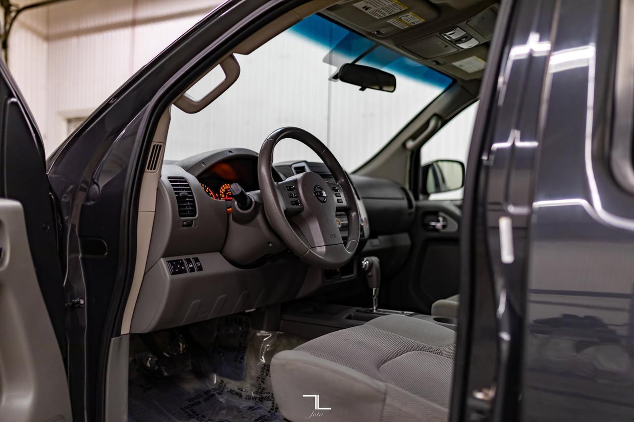 2014 Nissan Frontier 4x4 Crew Cab SV Red Deer AB