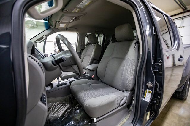 2014 Nissan Frontier 4x4 Crew Cab SV Red Deer AB