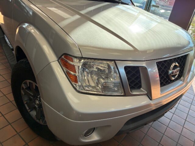 2014 Nissan Frontier Desert Runner photo 2