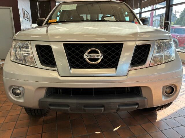 2014 Nissan Frontier Desert Runner photo 3
