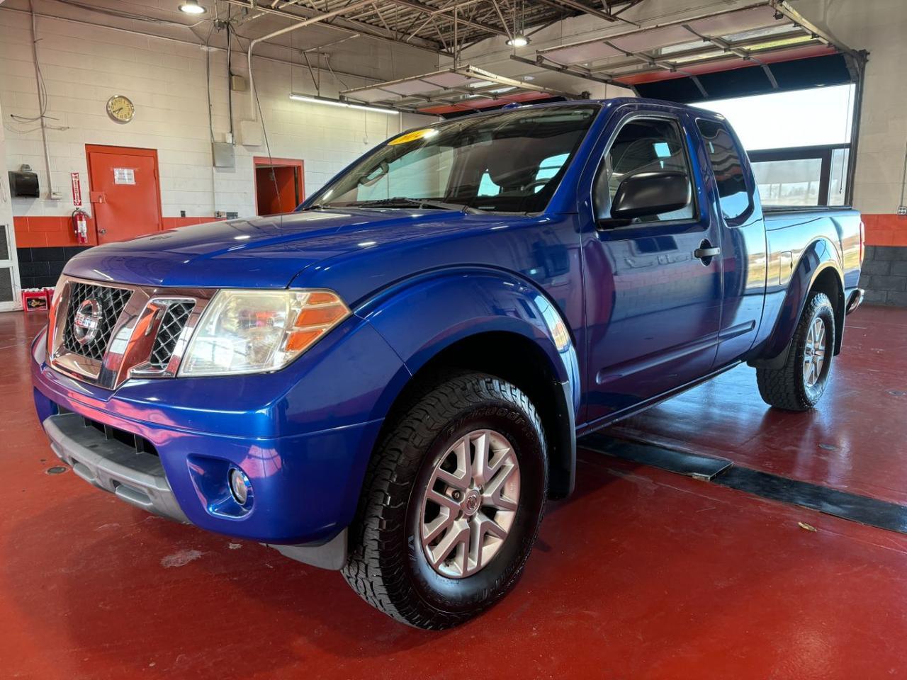 2014 Nissan Frontier SV photo 2