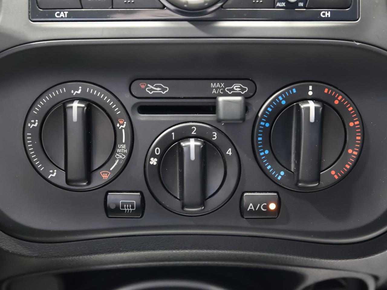 2014 Nissan Juke S photo 13