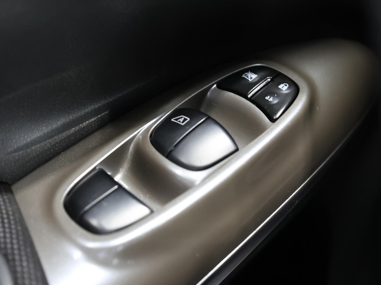2014 Nissan Juke S photo 14