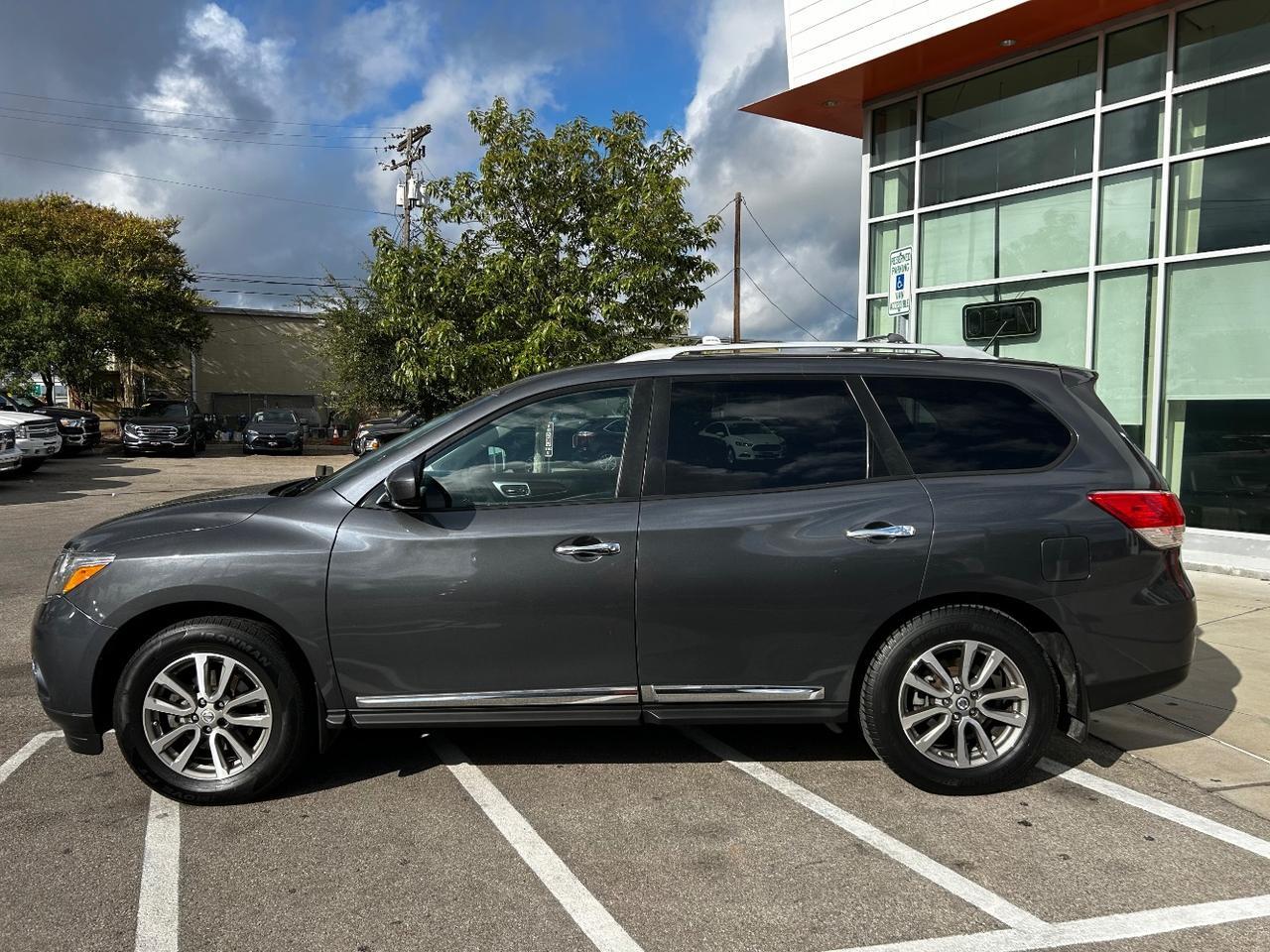 2014 Nissan Pathfinder SL 2WD