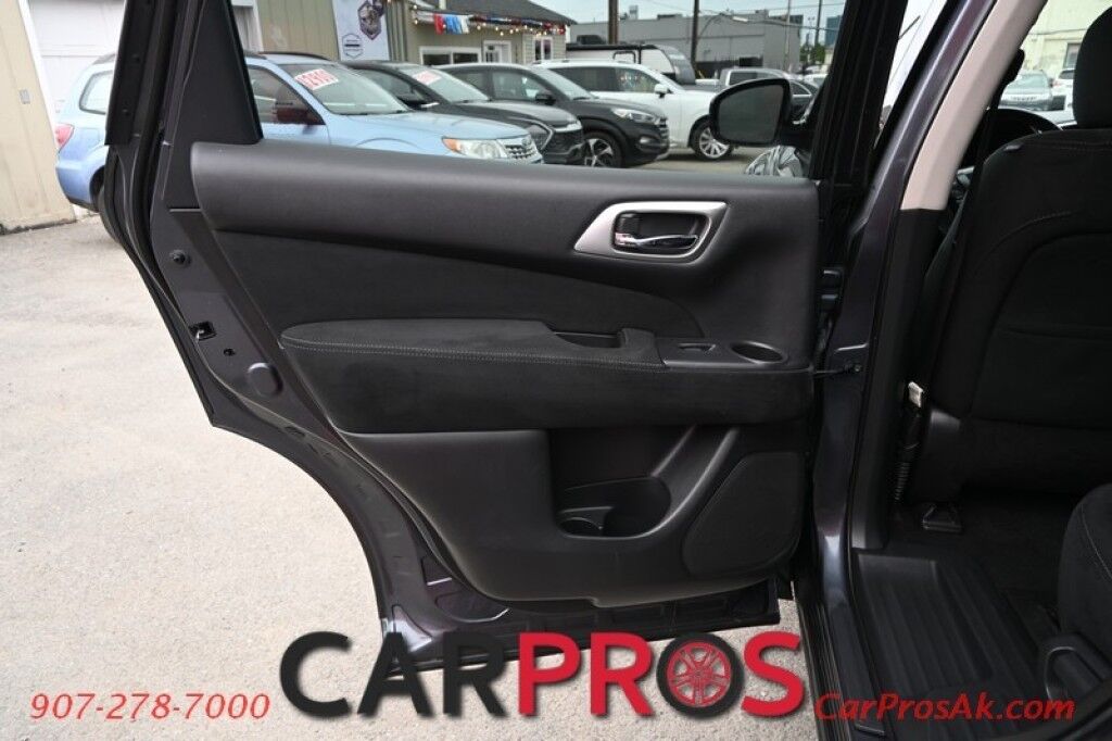 2014 Nissan Pathfinder SV - 3.5L V6 - Automatic - 4X4 - Power Windows & Door Locks - Keyless Entry - 3rd Row Seating - Push To Start - Bluetooth Anchorage AK