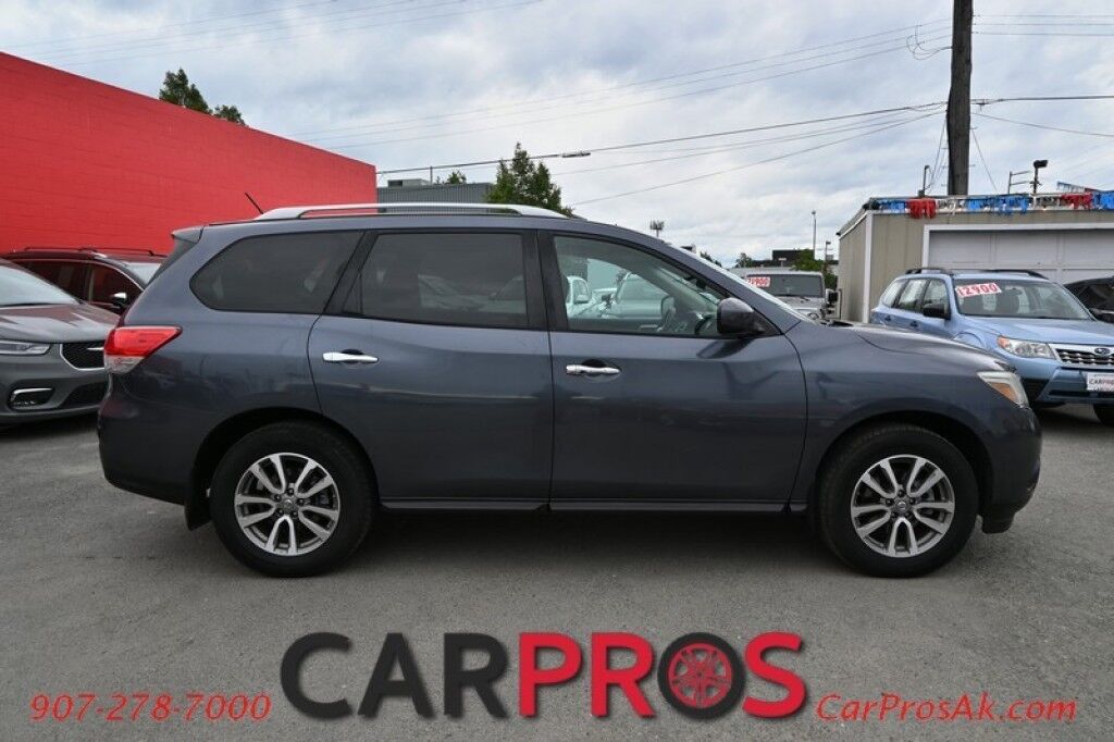 2014 Nissan Pathfinder SV - 3.5L V6 - Automatic - 4X4 - Power Windows & Door Locks - Keyless Entry - 3rd Row Seating - Push To Start - Bluetooth Anchorage AK