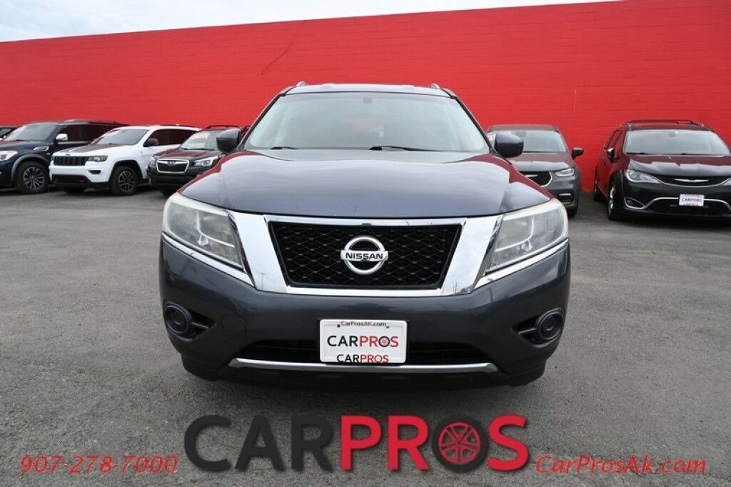 2014 Nissan Pathfinder SV - 3.5L V6 - Automatic - 4X4 - Power Windows & Door Locks - Keyless Entry - 3rd Row Seating - Push To Start - Bluetooth Anchorage AK