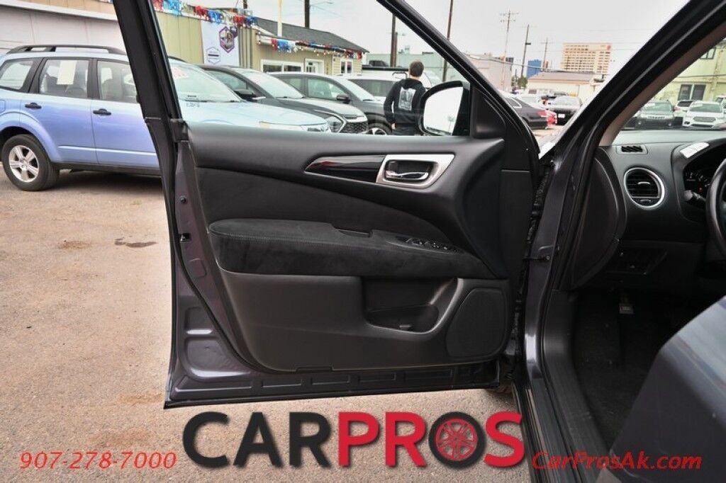2014 Nissan Pathfinder SV - 3.5L V6 - Automatic - 4X4 - Power Windows & Door Locks - Keyless Entry - 3rd Row Seating - Push To Start - Bluetooth Anchorage AK