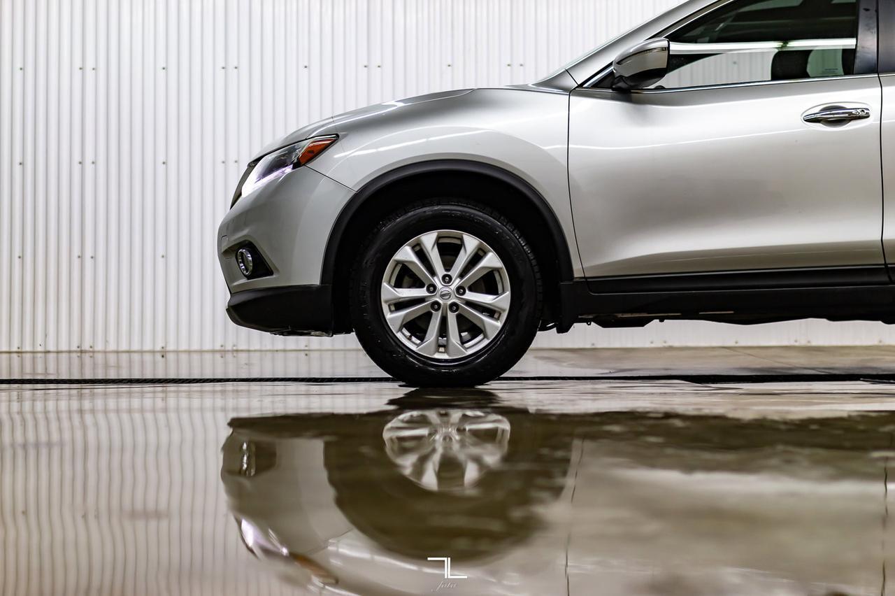 2014 Nissan Rogue AWD SV Roof BCam Red Deer AB