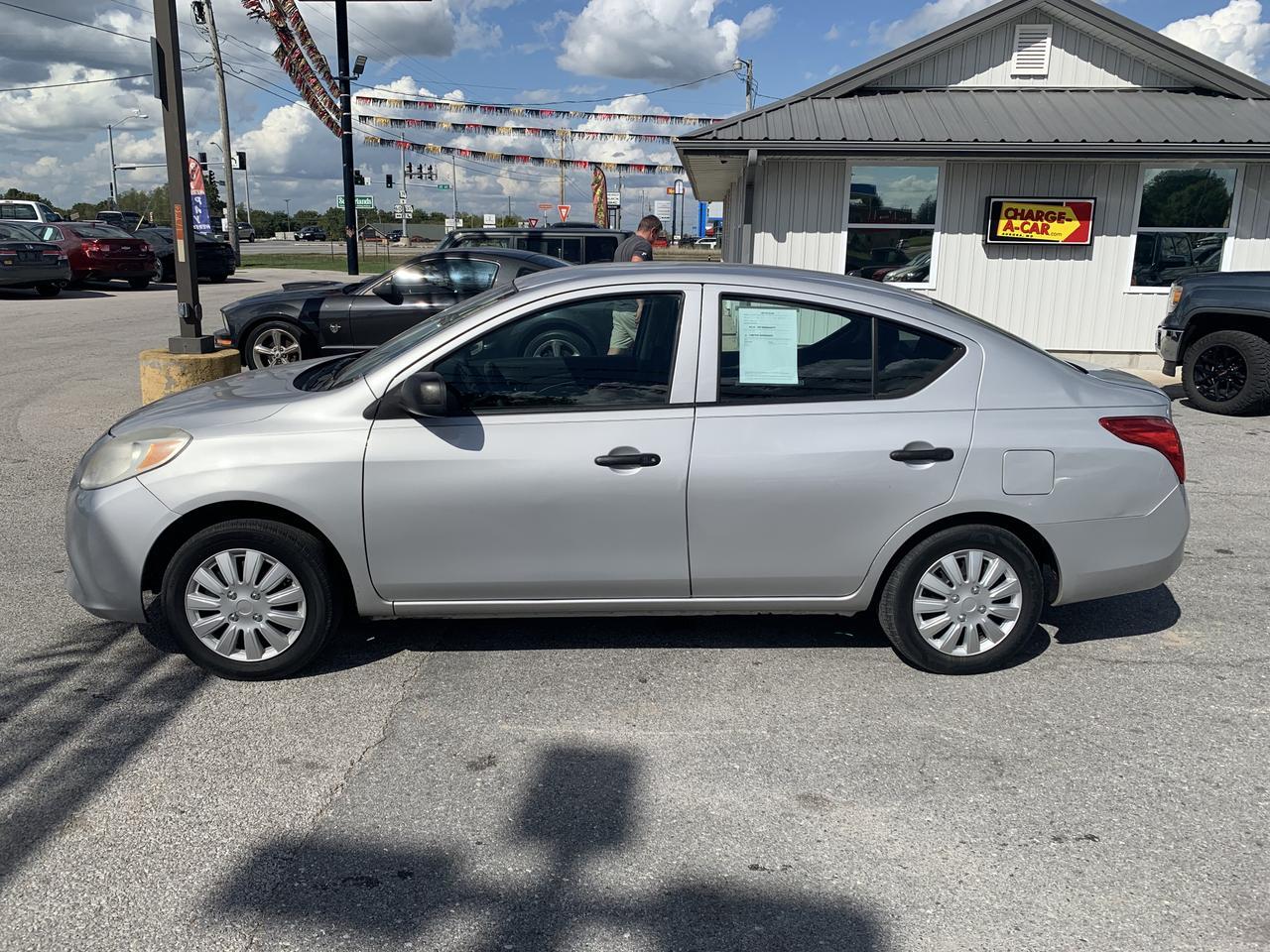 2014 Nissan Versa Sedan photo 3