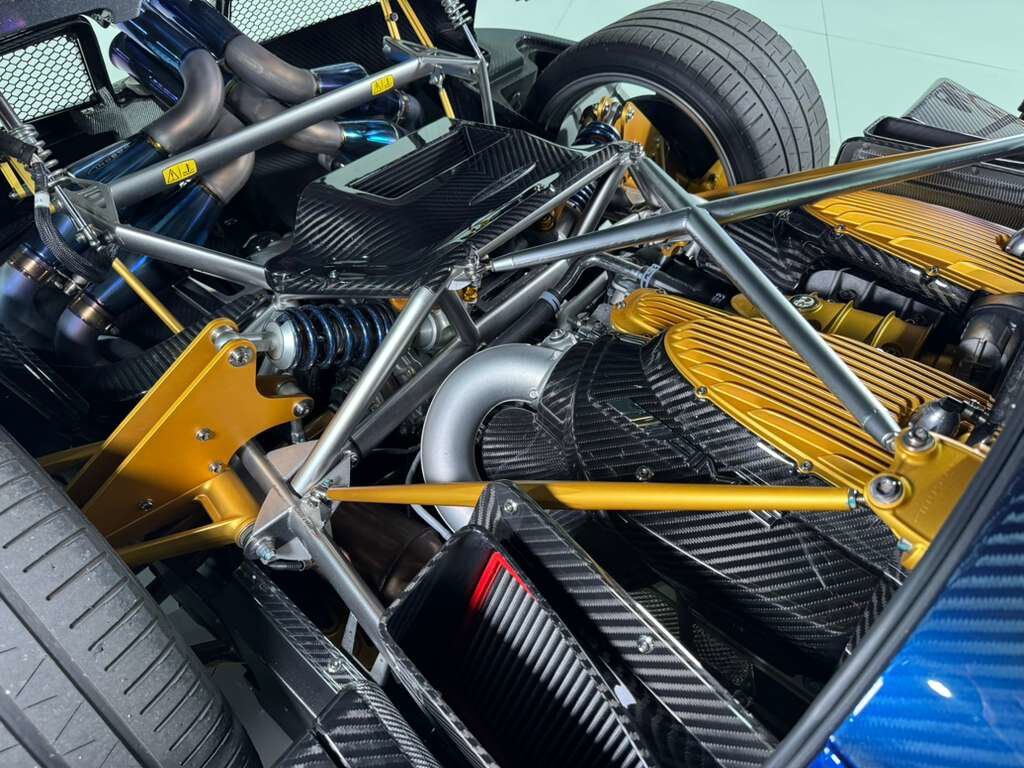 2014 Pagani Huayra chassis #62/100, Tempesta Package, Blu Argentina paint, signed by Horacio Pagani!! Fort Lauderdale FL