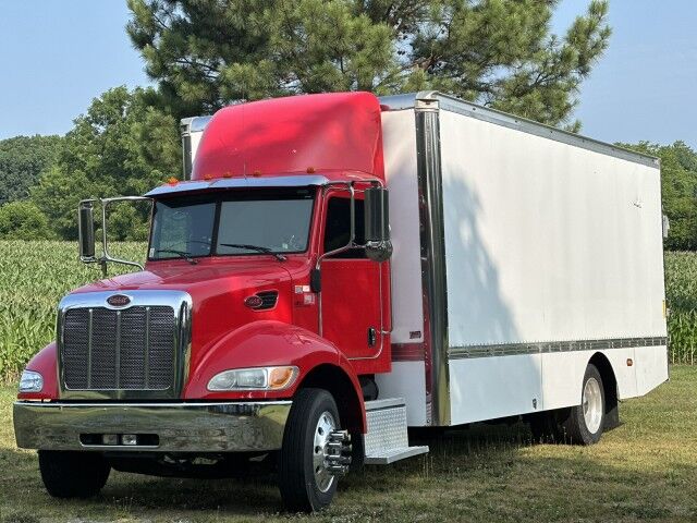 2014 Peterbilt 337 22' Custom