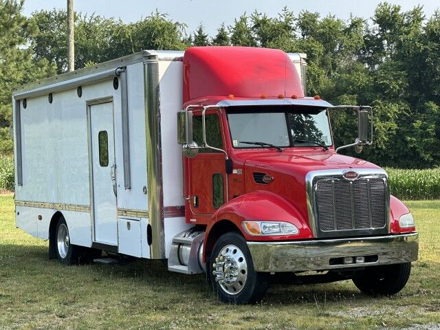 2014 Peterbilt 337 22' Custom