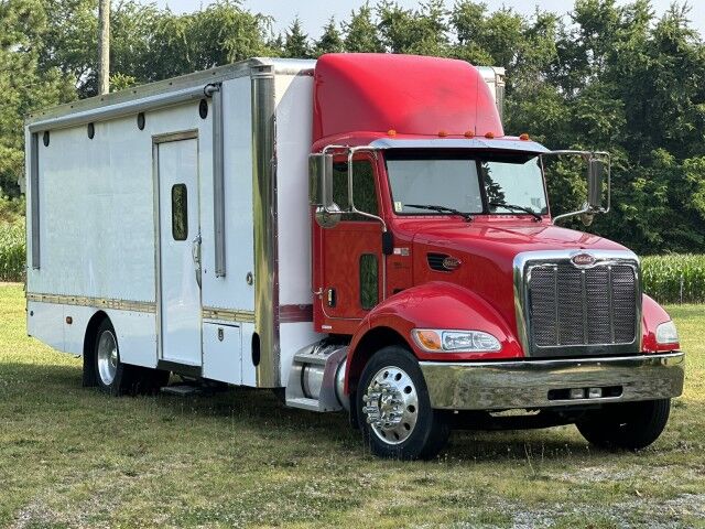 2014 Peterbilt 337 22' Custom