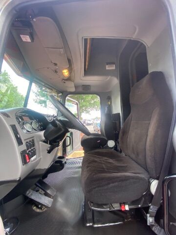 2014 Peterbilt 337 BOX TRUCK Charlotte NC