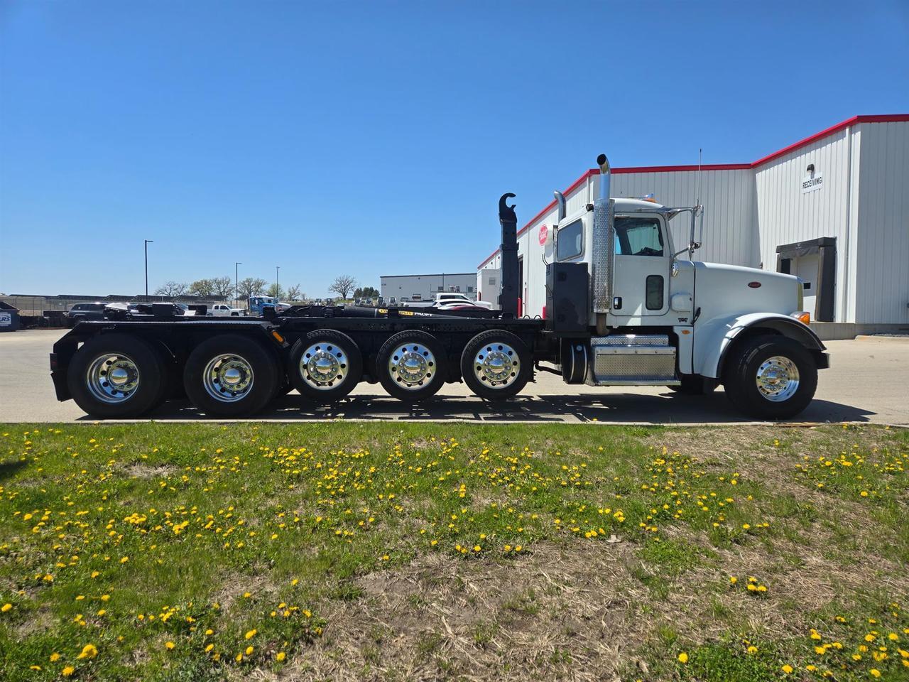 2014 Peterbilt 367 in Rochester, MN — photo 3